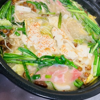 鯛のアラと鶏豚(とりとん)味噌鍋